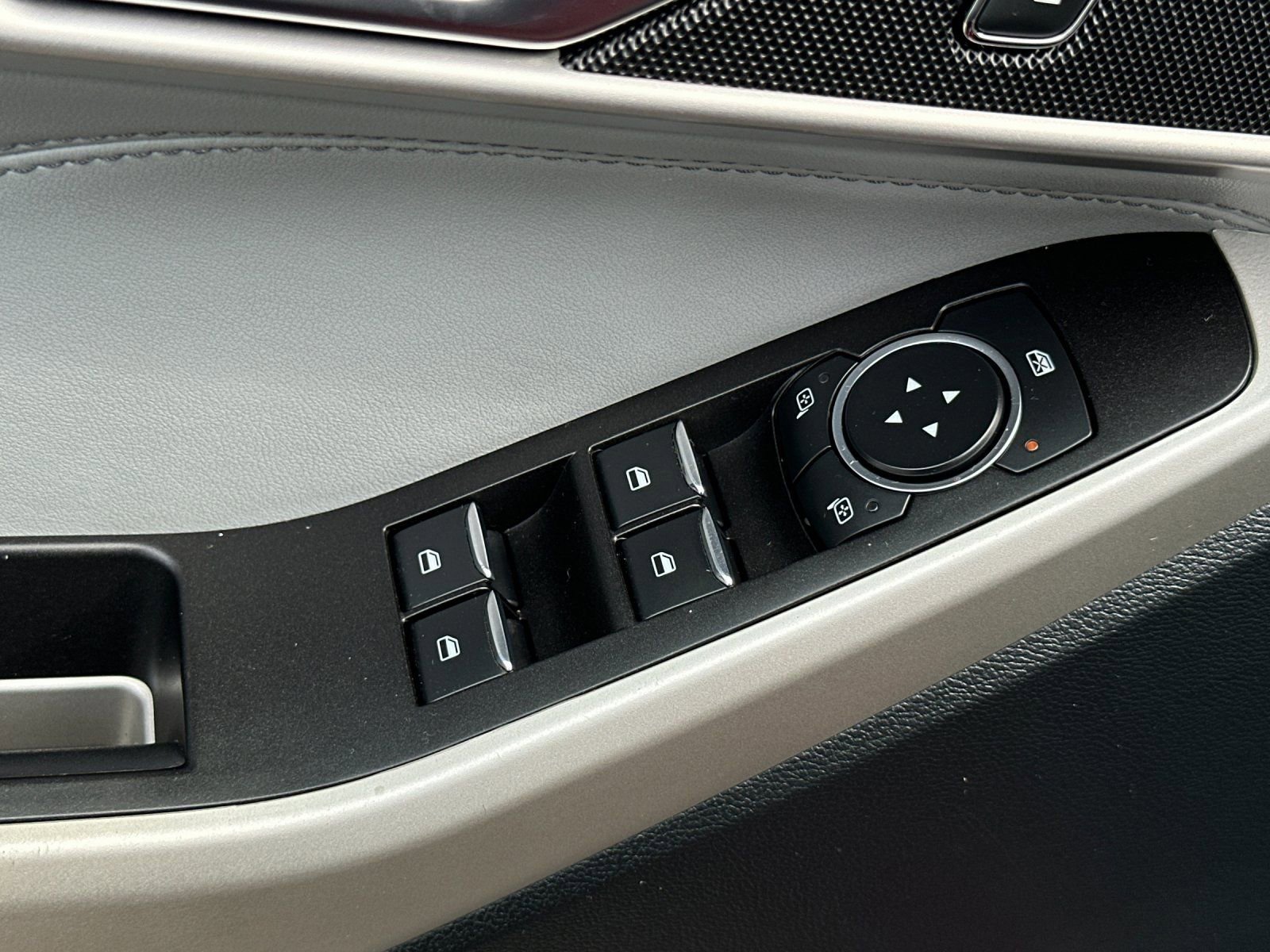 Used 2021 Ford Explorer XLT w/ Equipment Group 202A image 13