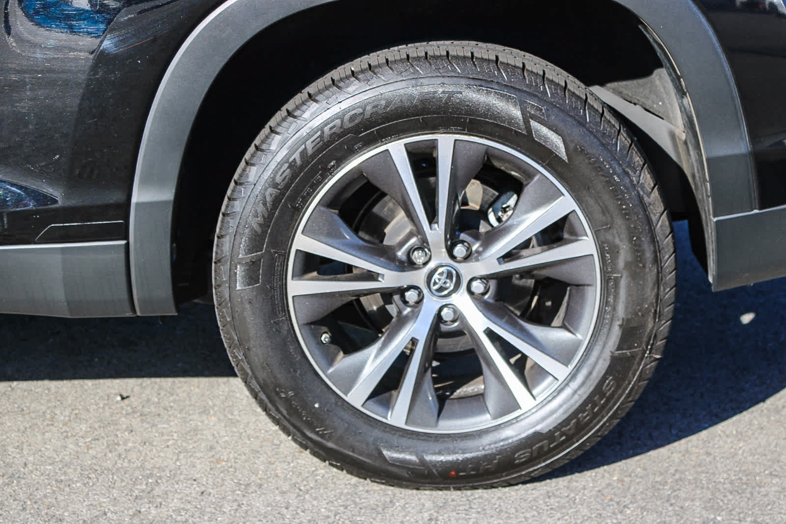 Used 2019 Toyota Highlander Plus FWD image 8