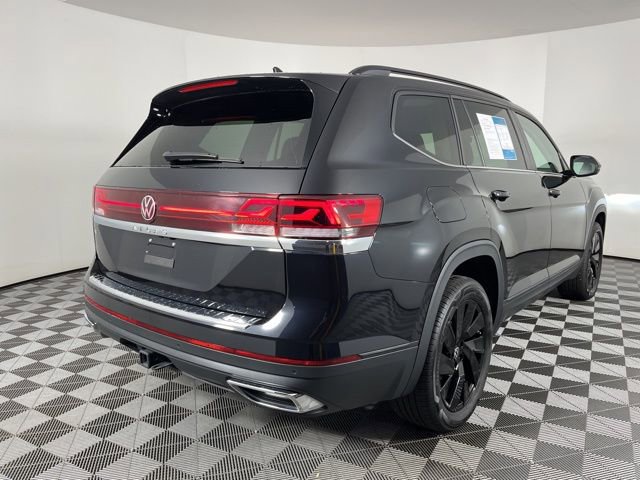 Used 2024 Volkswagen Atlas SE w/ Black Wheel Package image 10