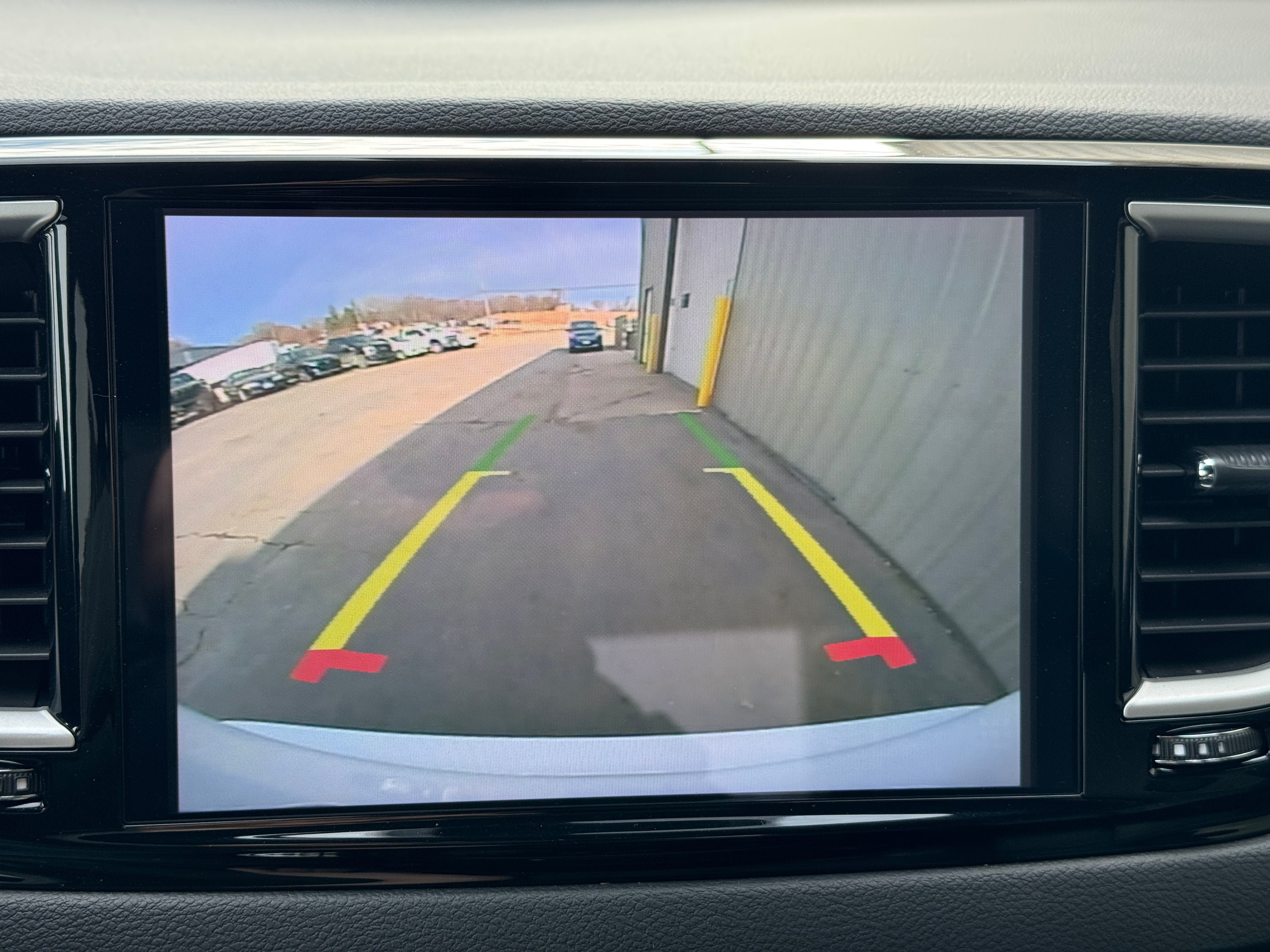 Used 2025 Chrysler Pacifica Select FWD image 16