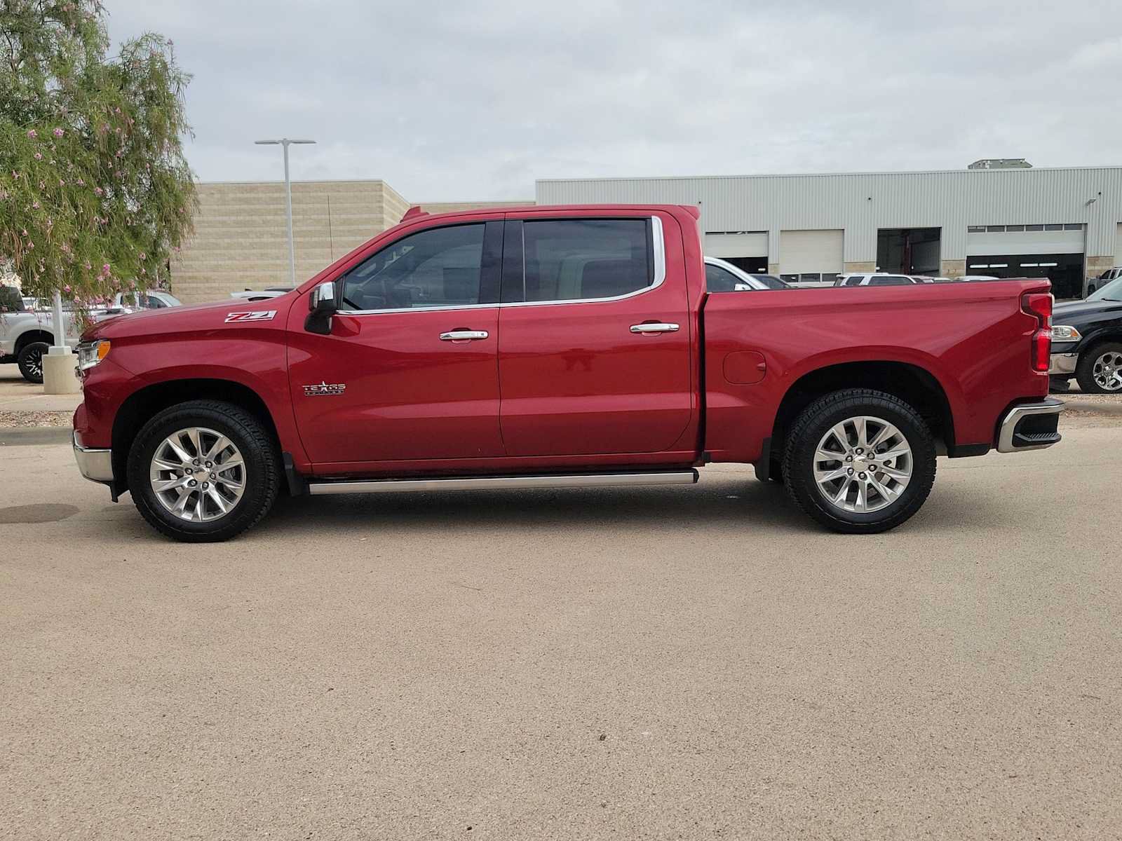 Used 2022 Chevrolet Silverado 1500 LTZ w/ LTZ Premium Package AWD/4WD image 5
