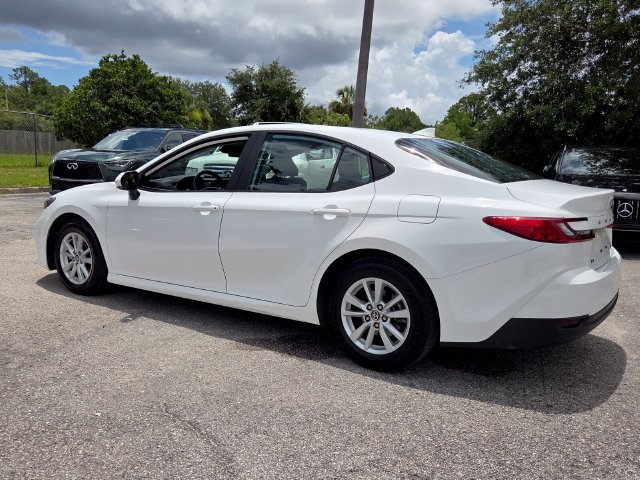 Used 2025 Toyota Camry LE FWD image 5