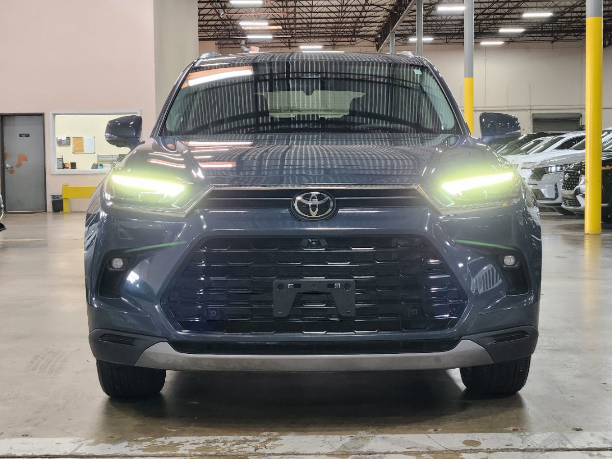 Used 2024 Toyota Grand Highlander AWD image 2