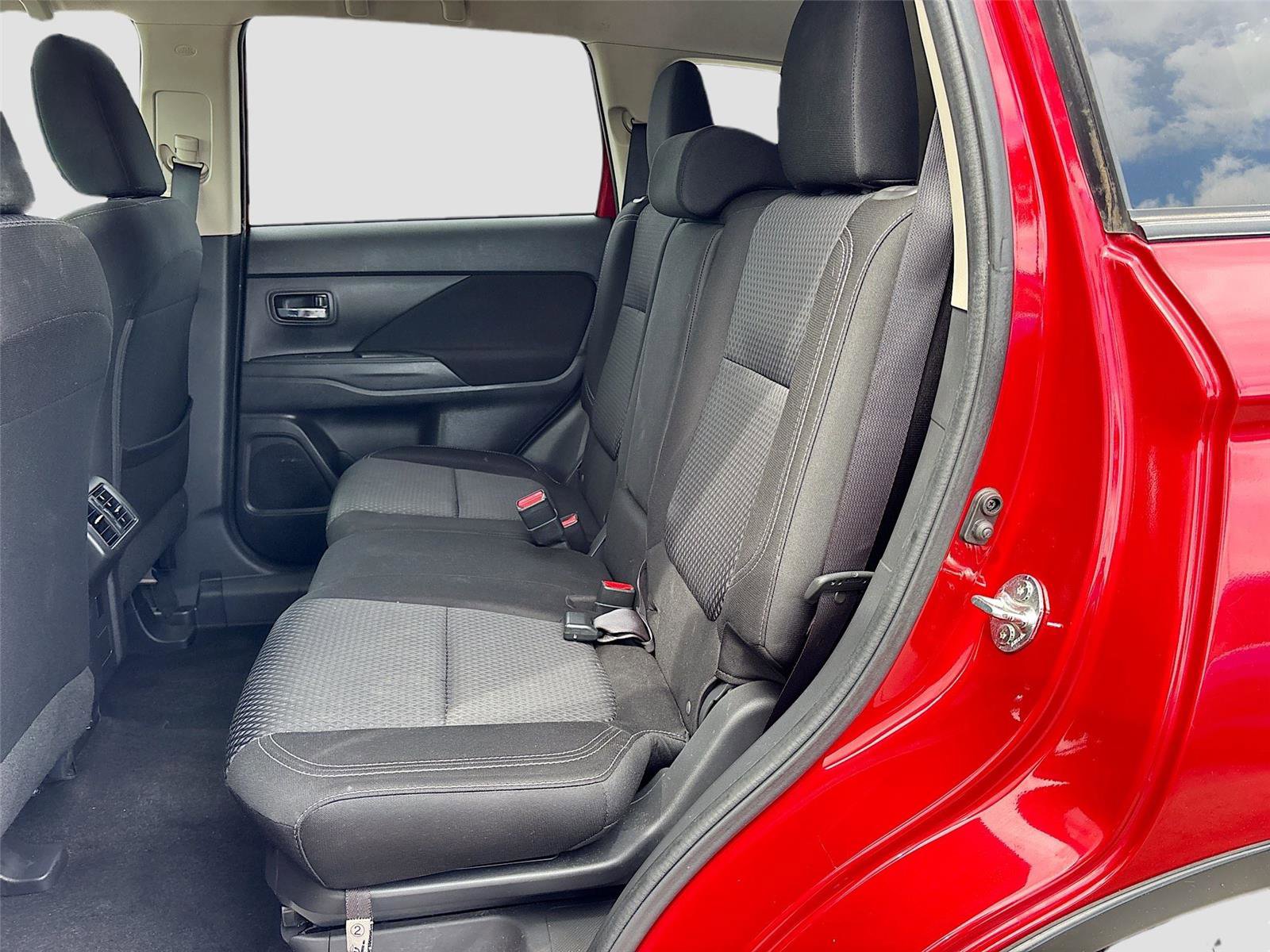 Used 2019 Mitsubishi Outlander ES FWD image 22