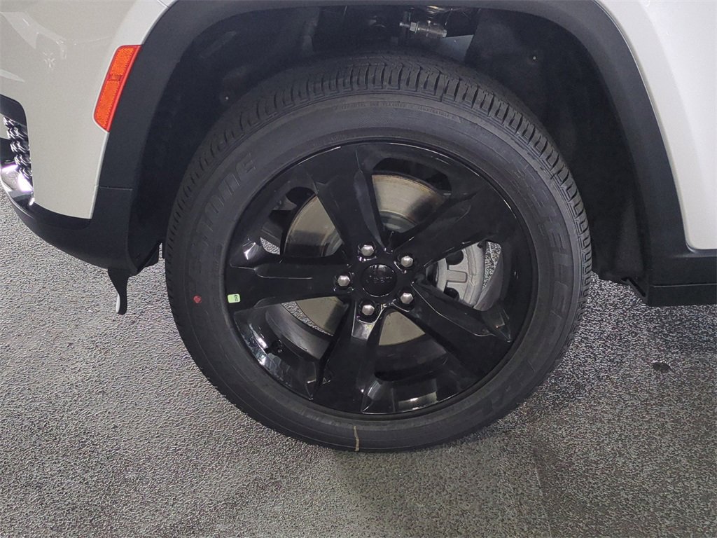 New 2025 Jeep Grand Cherokee L Altitude image 11
