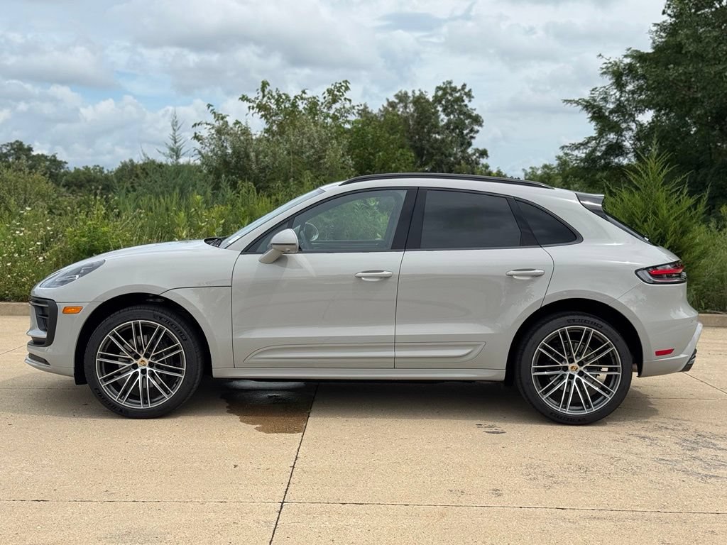 Used 2026 Porsche Macan AWD/4WD image 2