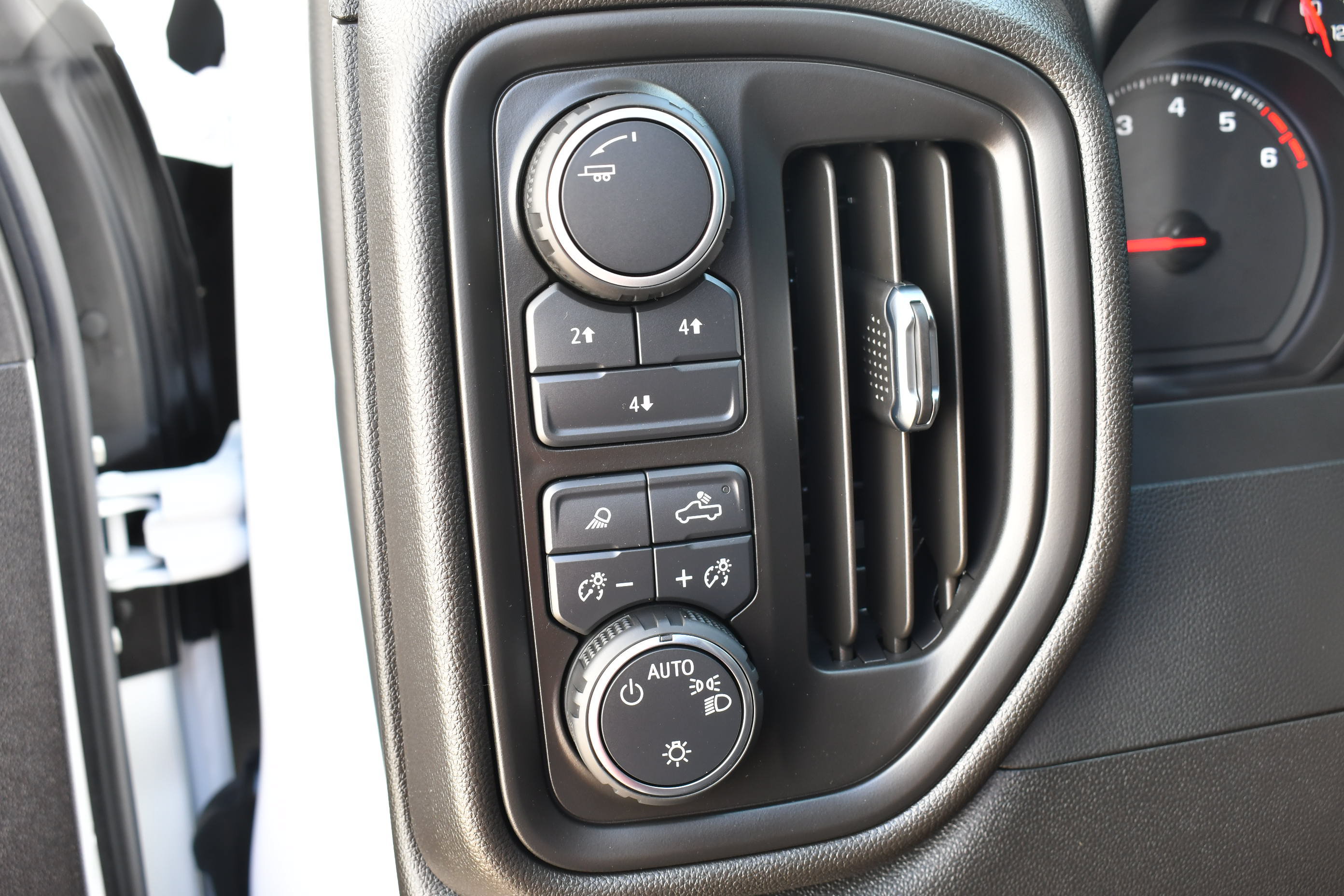 Used 2025 Chevrolet Silverado 2500 Custom w/ Custom Value Package AWD/4WD image 7