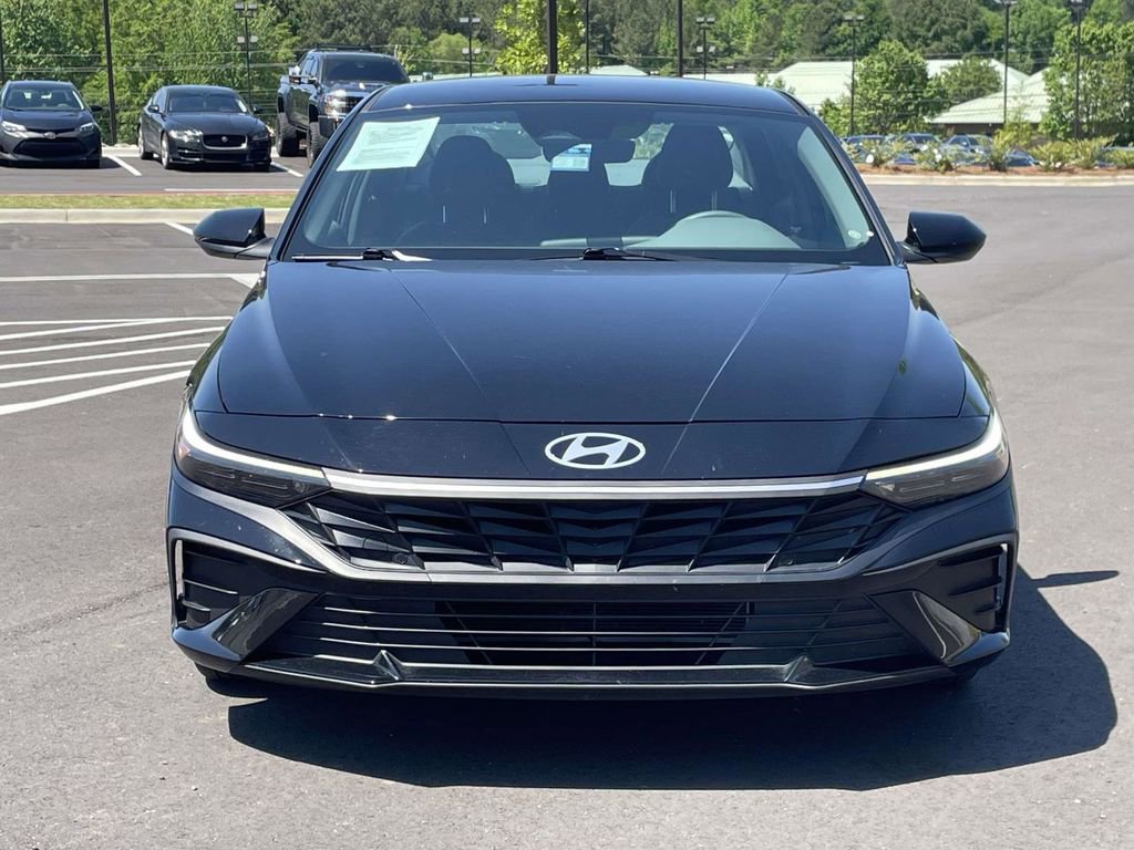 Certified 2024 Hyundai Elantra SE FWD image 8