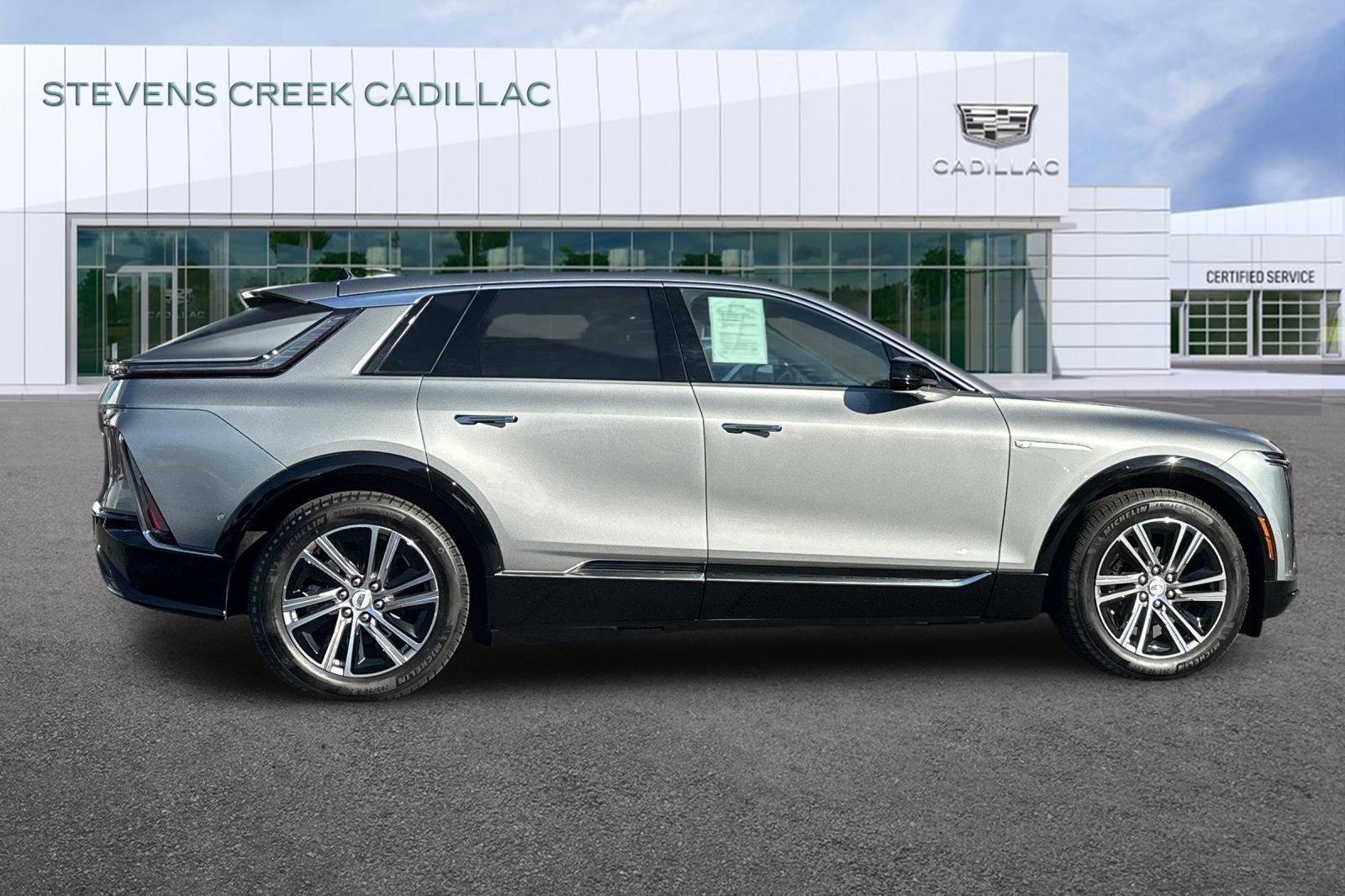 Certified 2025 Cadillac Lyriq Luxury image 2