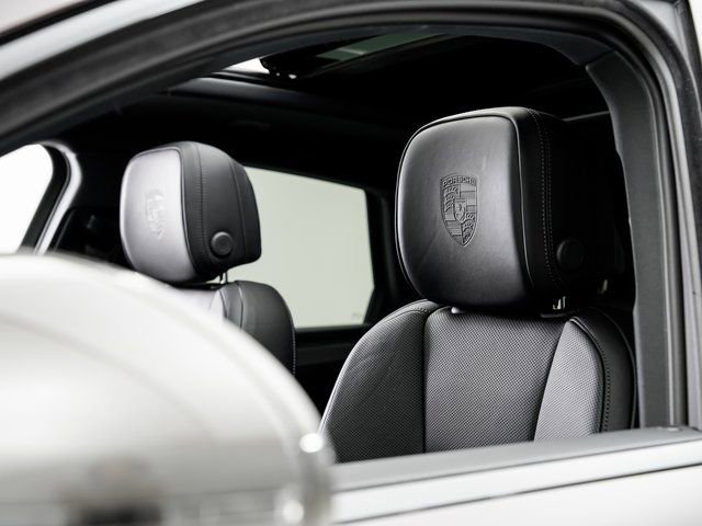 Certified 2023 Porsche Macan Turbo image 10