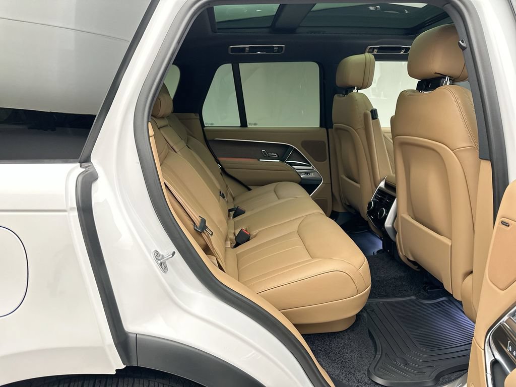 Certified 2025 Land Rover Range Rover SE AWD/4WD image 5