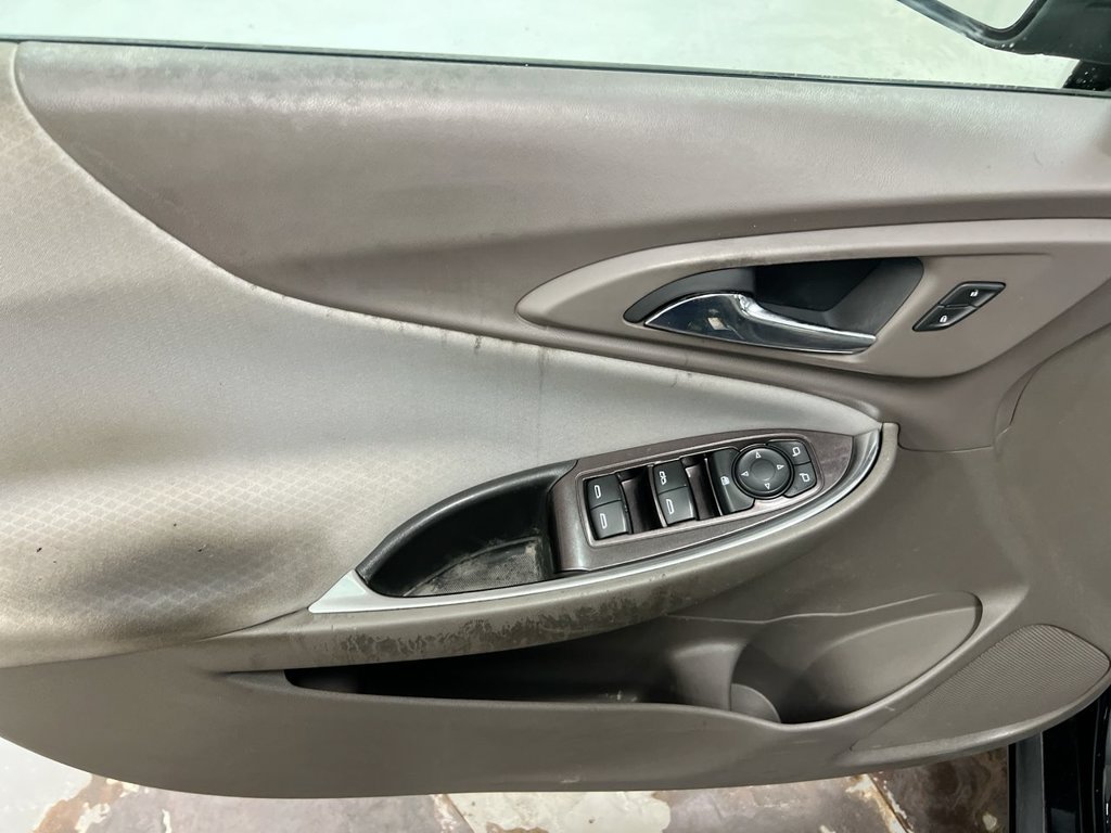 Used 2017 Chevrolet Malibu LT FWD image 20