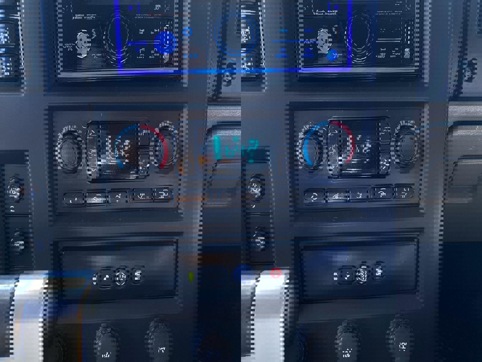 Used 2005 HUMMER H2 SUV w/ Preferred Equipment Group image 3