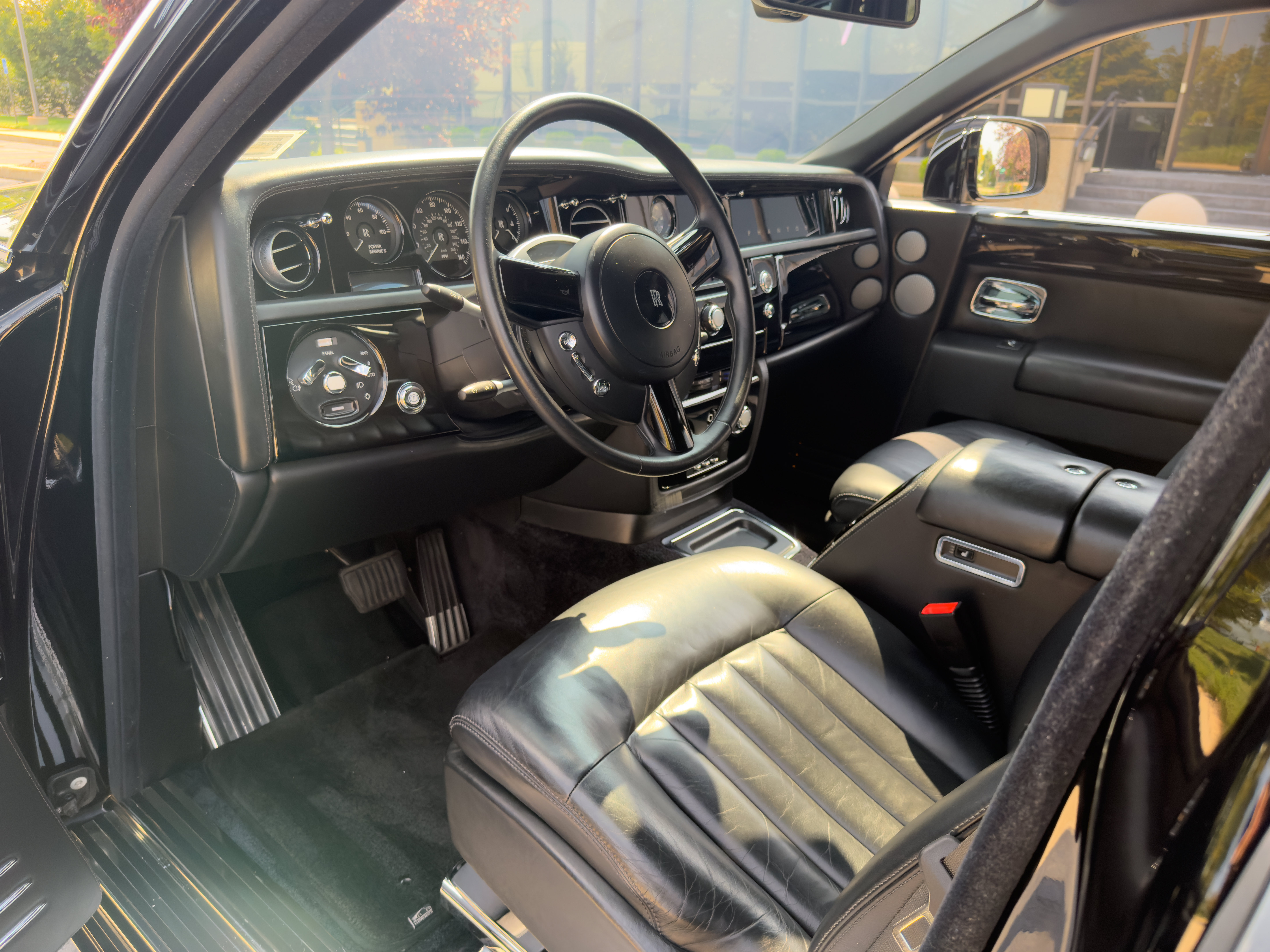 Used 2010 Rolls-Royce Phantom Sedan RWD image 16