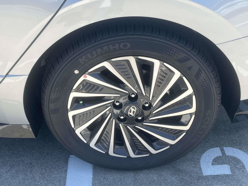 New 2026 Hyundai Sonata Limited FWD image 9