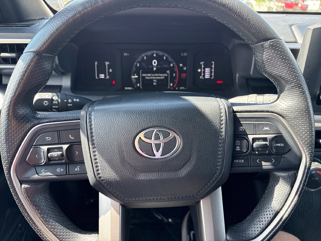 Used 2025 Toyota 4Runner SR5 AWD/4WD image 14