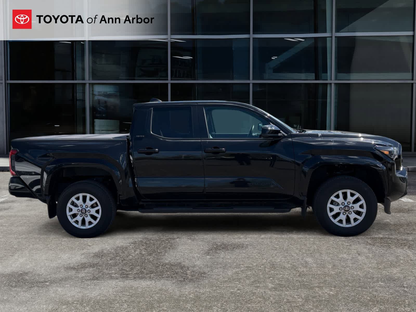 Used 2024 Toyota Tacoma SR5 AWD/4WD image 5