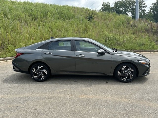 Used 2024 Hyundai Elantra SEL w/ Convenience Package image 7