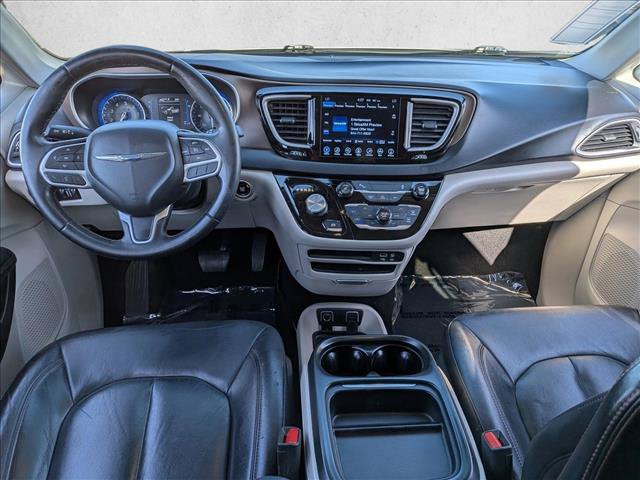 Used 2017 Chrysler Pacifica Touring-L FWD image 24