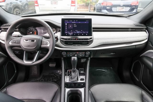 Used 2023 Jeep Compass Latitude w/ Convenience Group AWD/4WD image 6