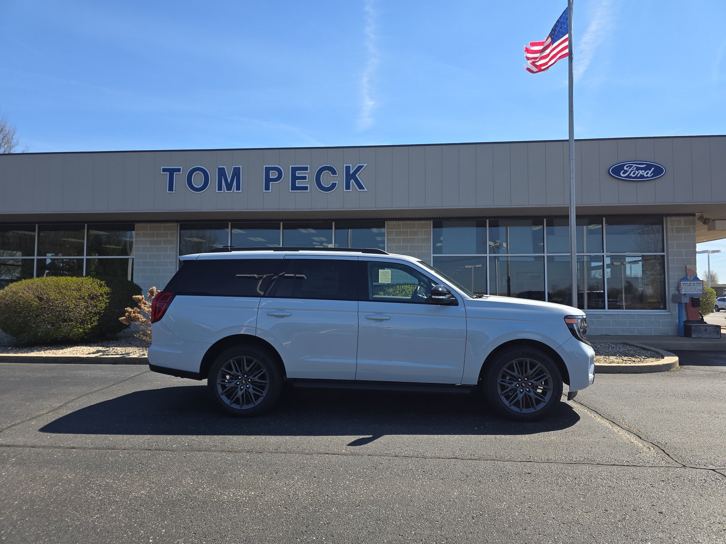New 2026 Ford Expedition Platinum w/ Stealth Appearance Package AWD/4WD image 6
