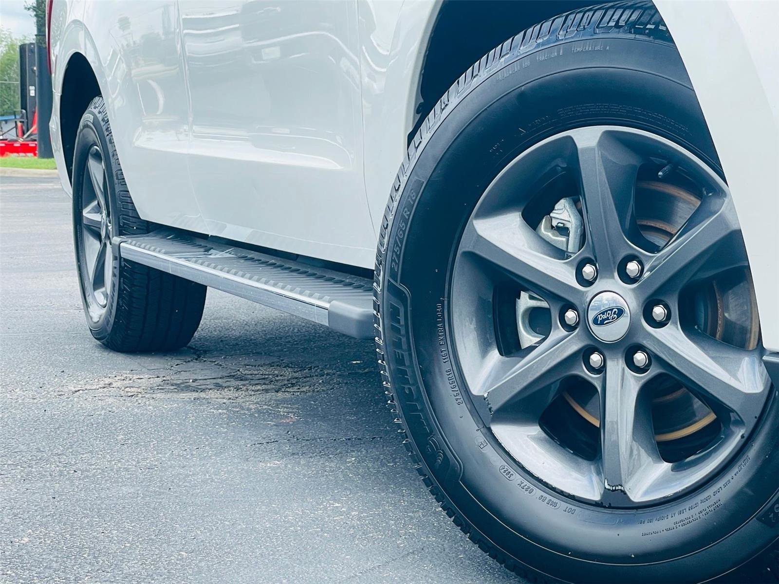 Used 2020 Ford Expedition XLT w/ Equipment Group 202A AWD/4WD image 2