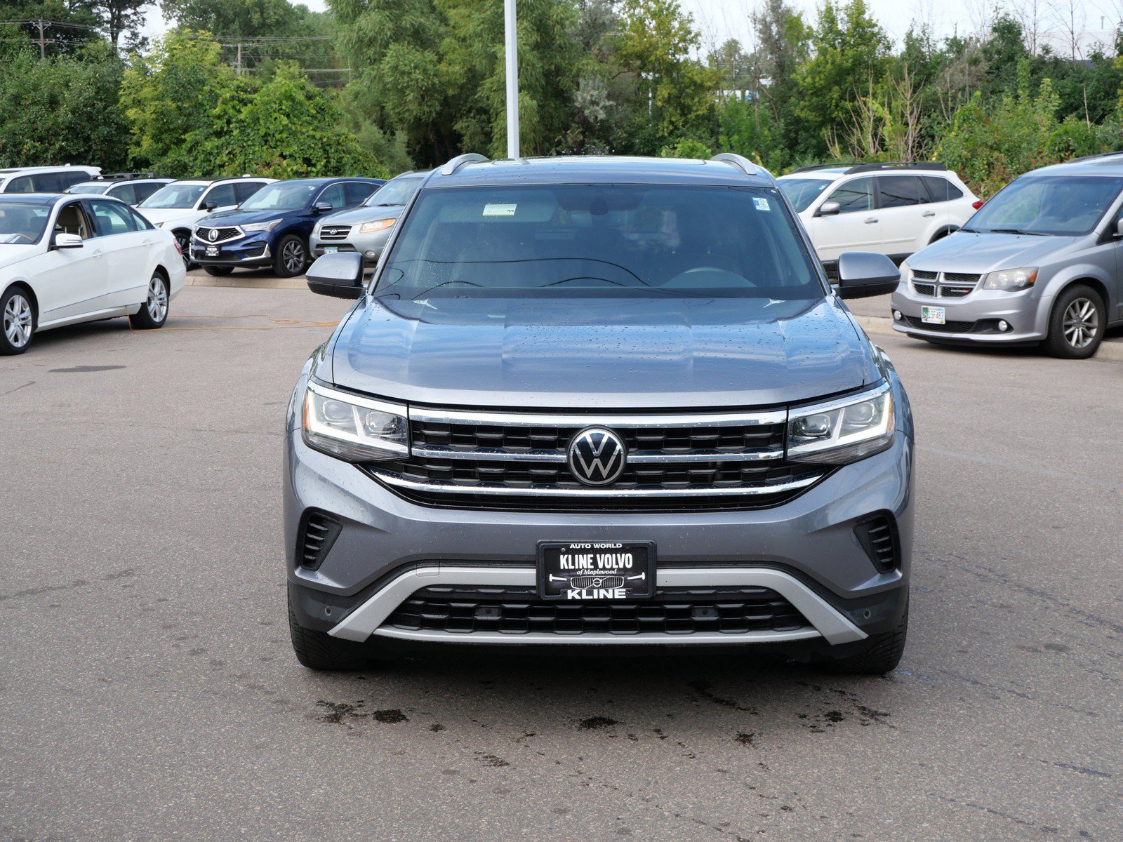 Used 2020 Volkswagen Atlas Cross Sport SE w/ Panoramic Sunroof Package AWD/4WD image 2