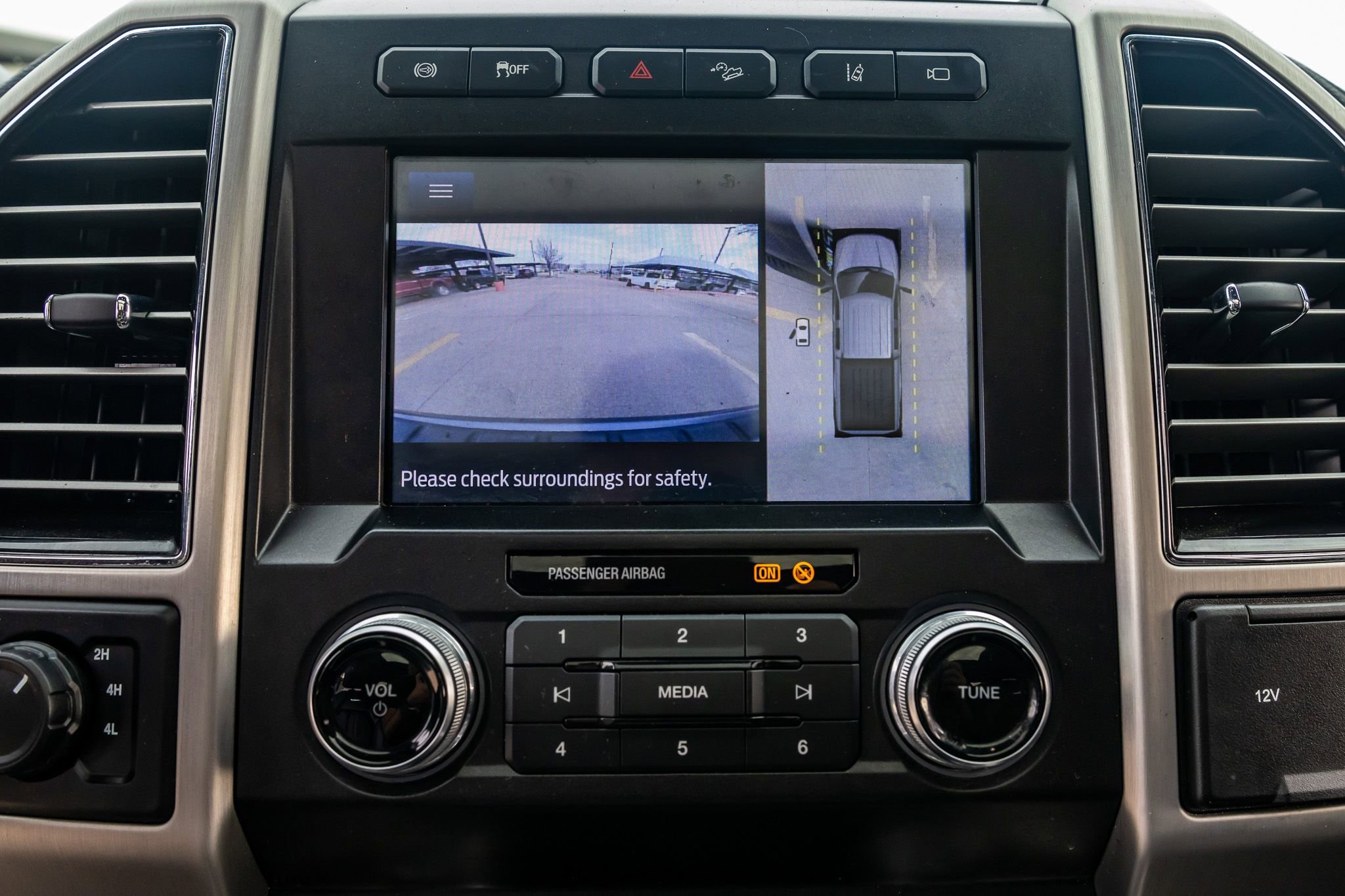 Used 2021 Ford F250 Platinum w/ FX4 Off-Road Package AWD/4WD image 22