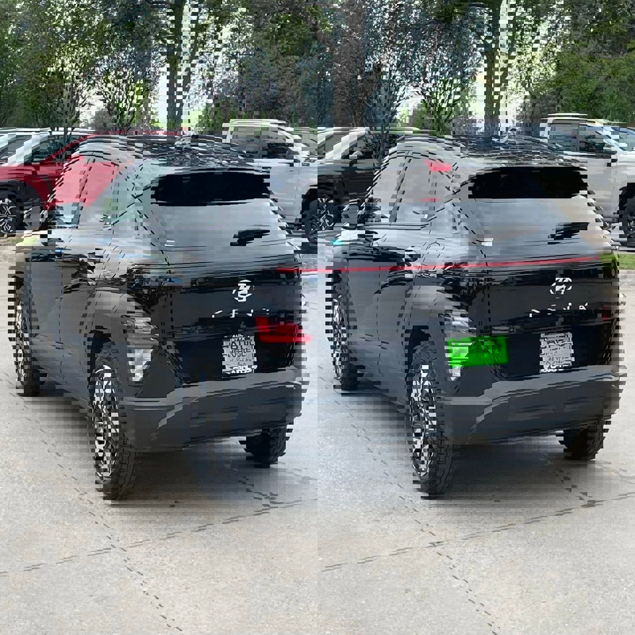 Used 2025 Hyundai Kona SEL image 4