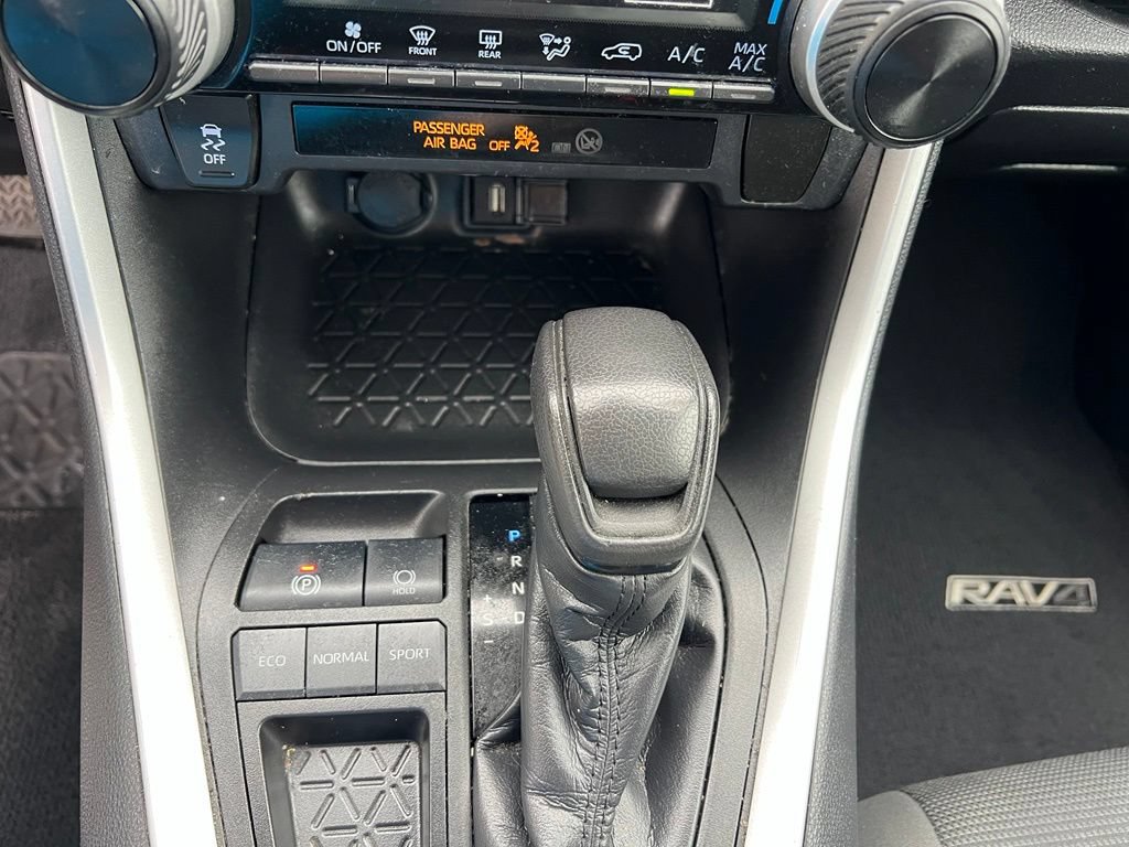 Used 2020 Toyota RAV4 LE FWD image 30