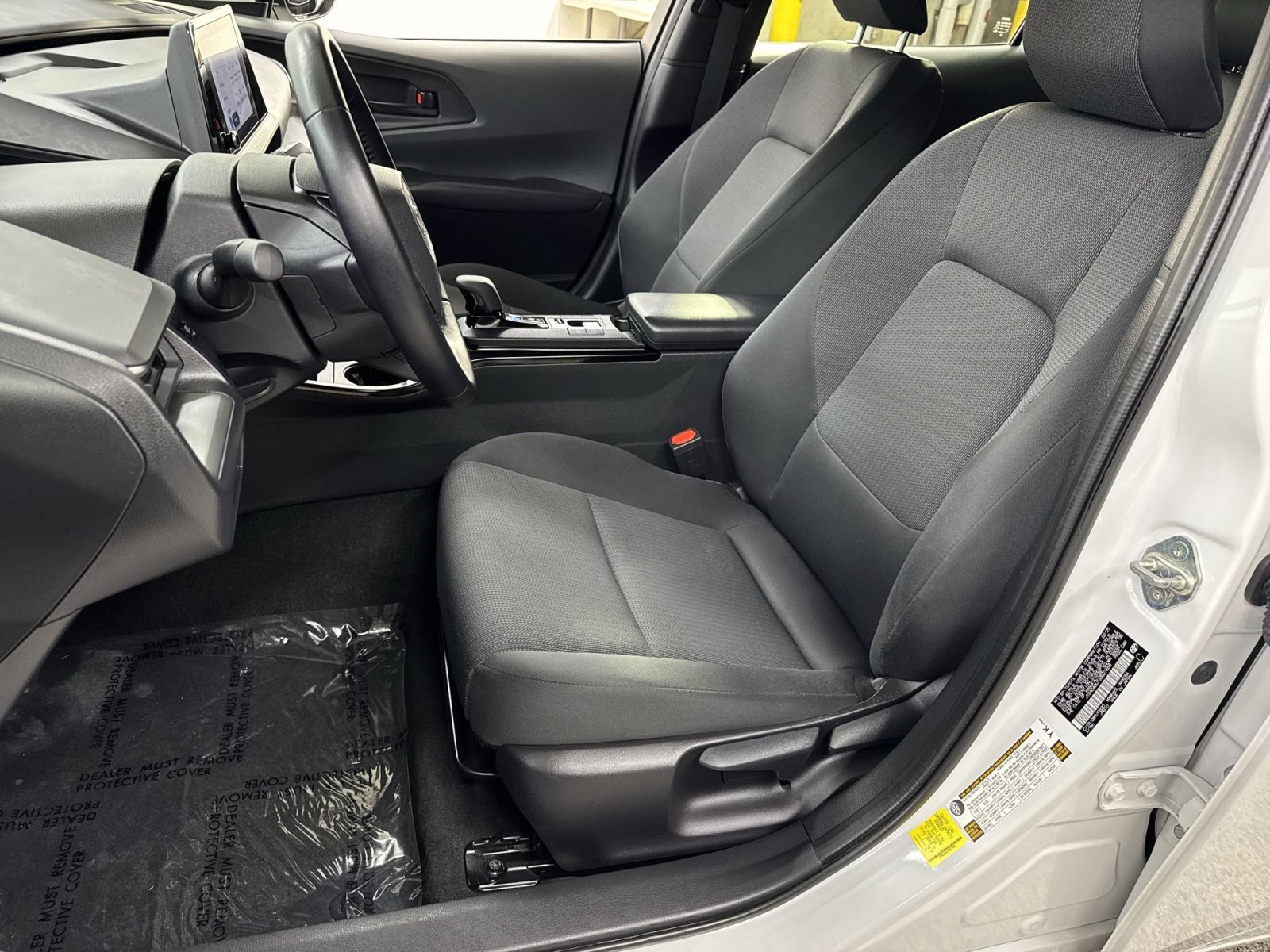 Used 2025 Toyota Prius LE AWD/4WD image 14