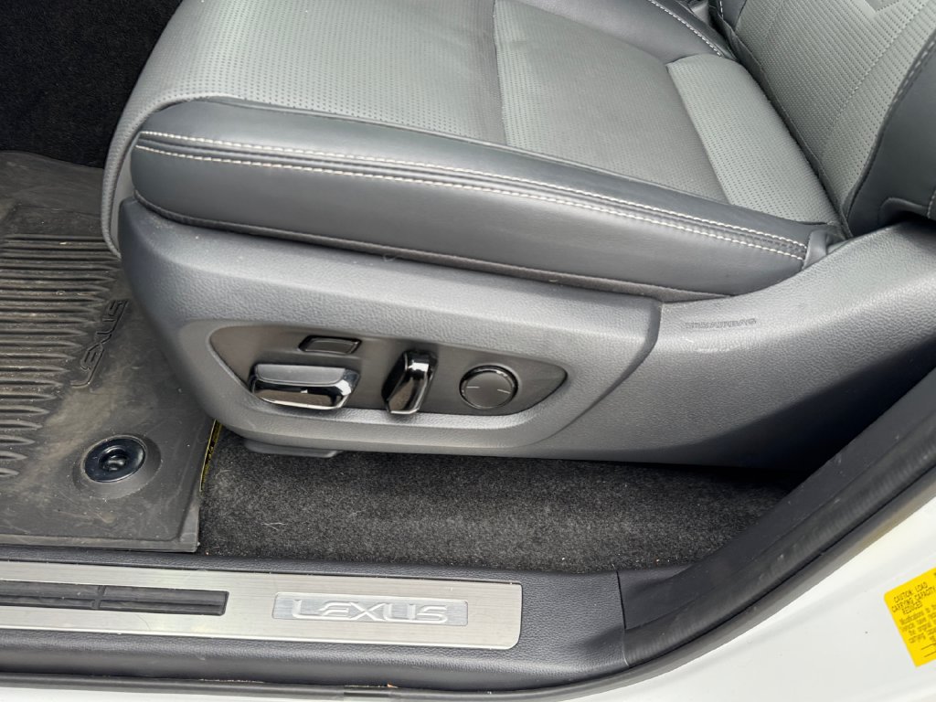 Used 2025 Lexus GX 550 w/ Accessory Package (Z1) AWD/4WD image 18