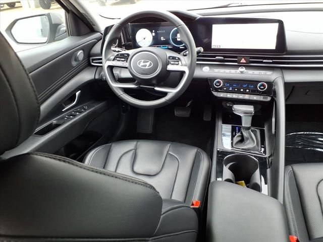 Used 2025 Hyundai Elantra Limited image 5
