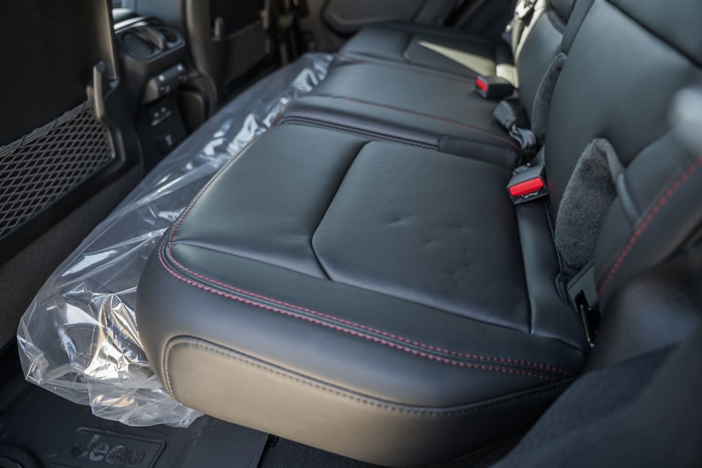 New 2025 Jeep Wrangler Unlimited Rubicon w/ Convenience Group image 32