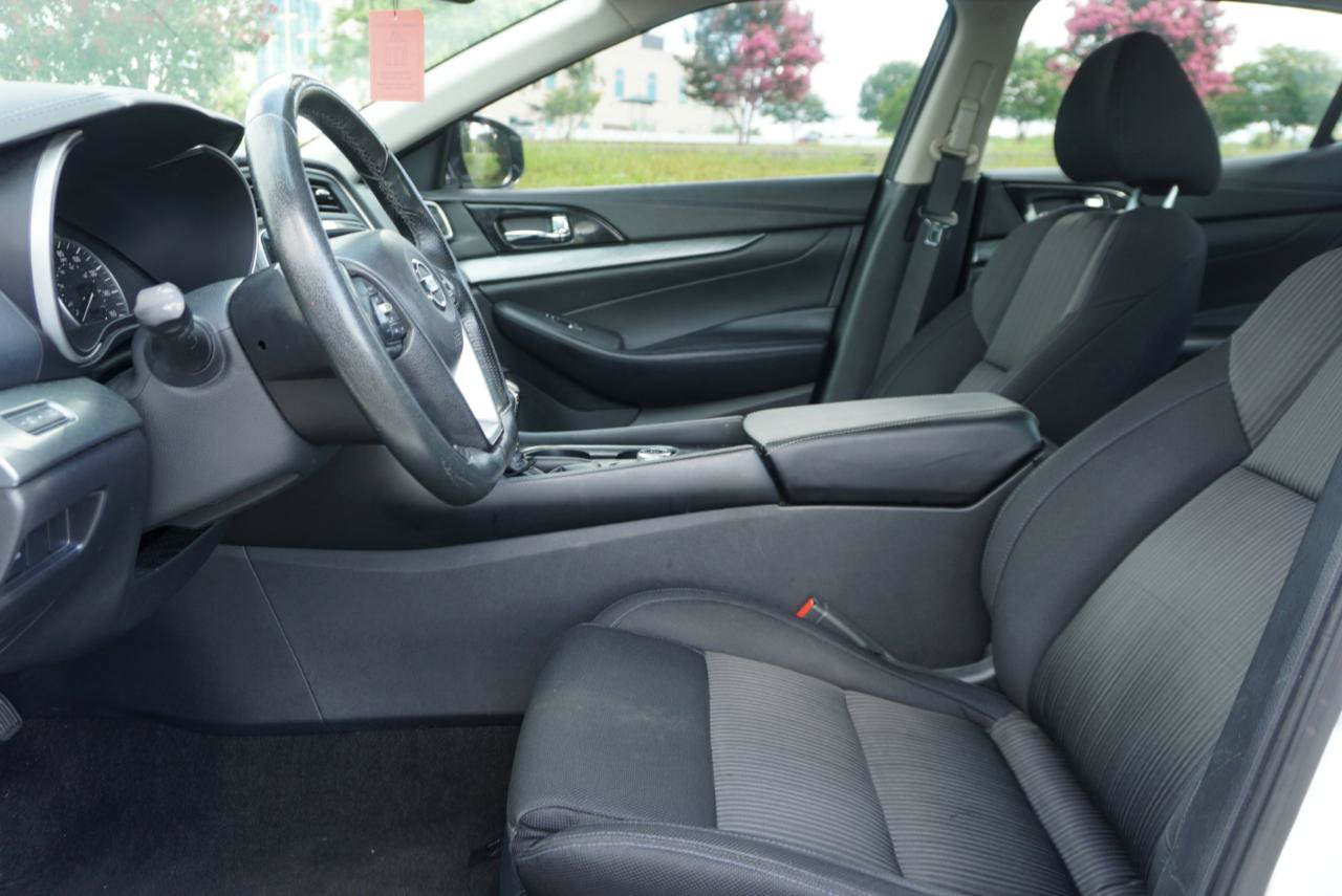 Used 2017 Nissan Maxima 3.5 S w/ Interior Lighting Package FWD image 11