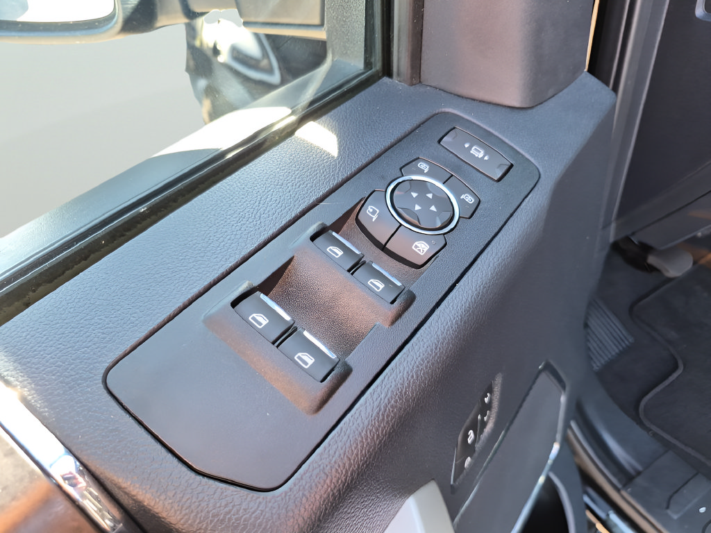 Used 2022 Ford F250 Lariat w/ Black Appearance Package AWD/4WD image 17