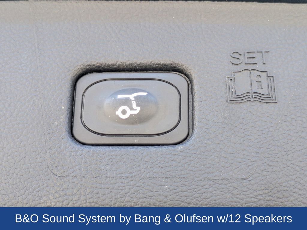 Used 2024 Ford Edge Titanium image 14