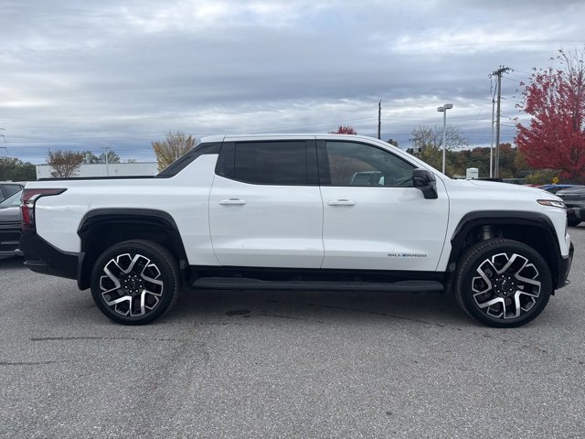 New 2024 Chevrolet Silverado EV RST image 7