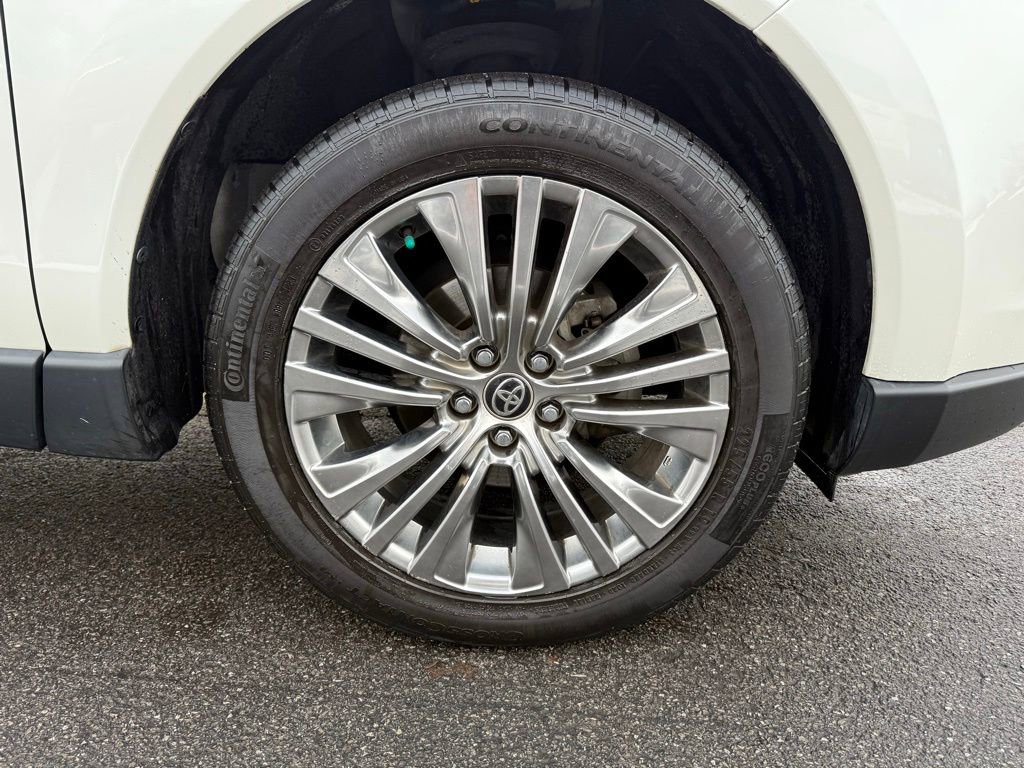 Used 2022 Toyota Venza Limited w/ Advanced Technology Package image 26