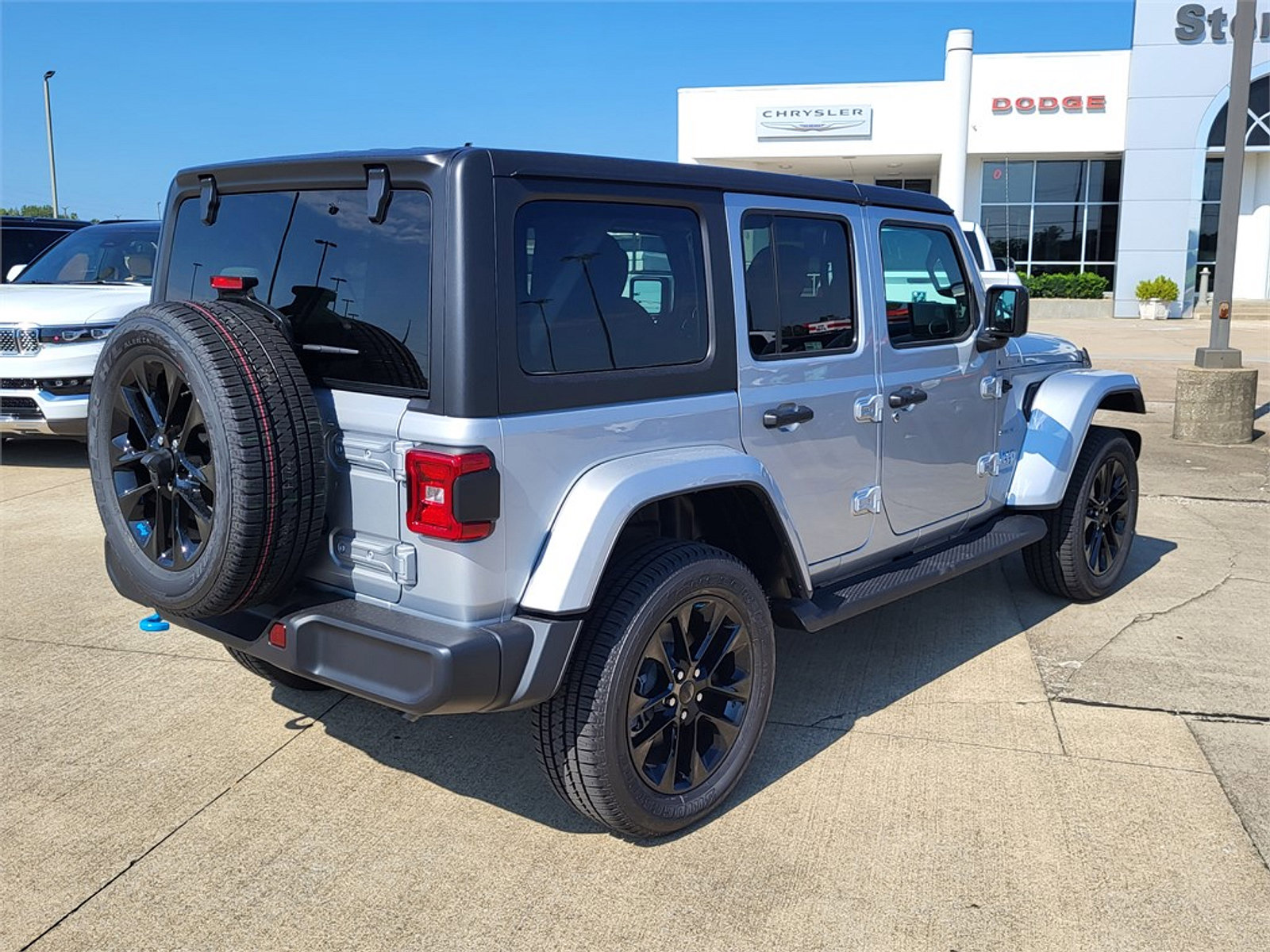 Used 2022 Jeep Wrangler Unlimited Sahara w/ Cold Weather Group image 7