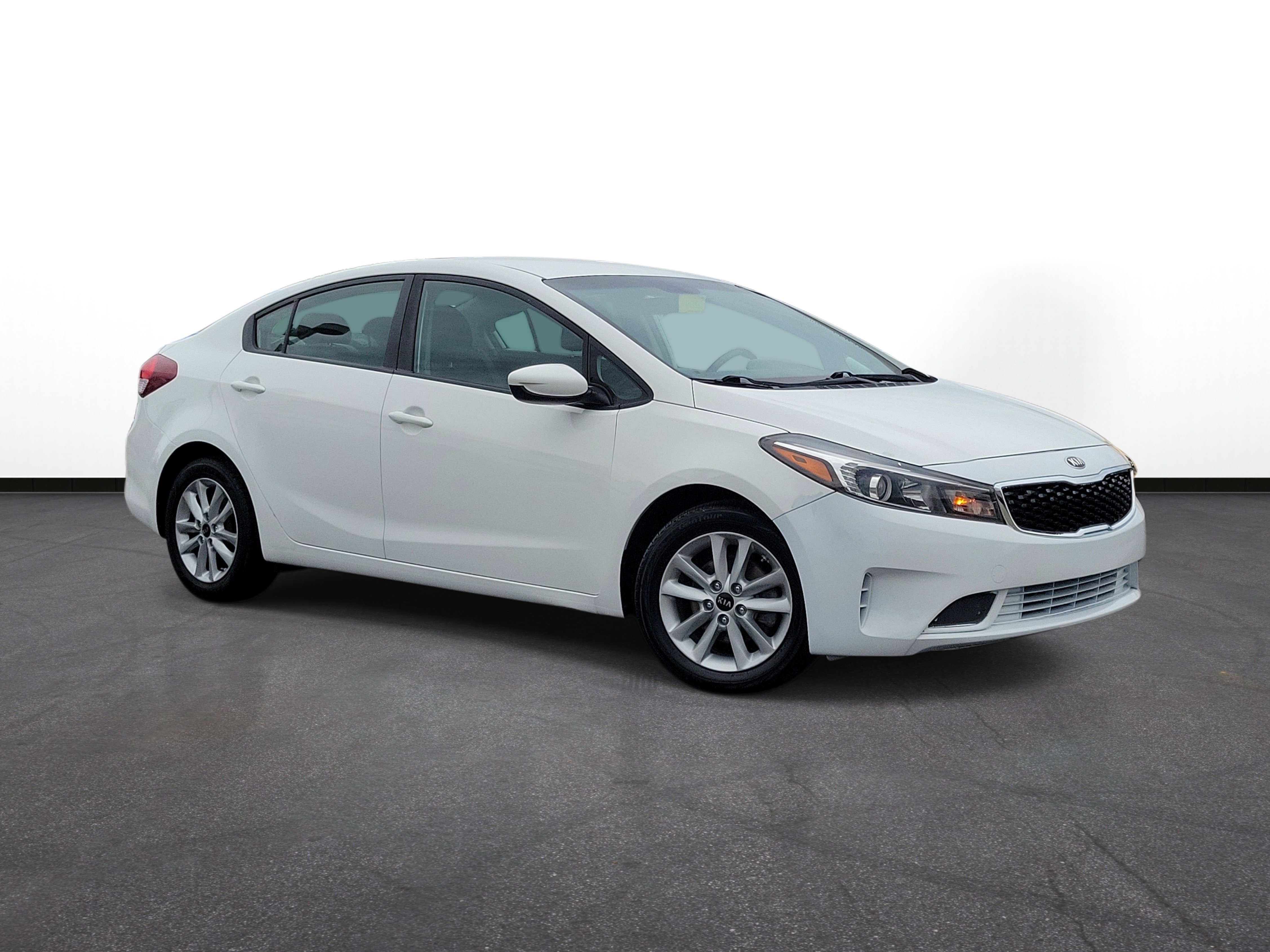 Used 2017 Kia Forte S FWD image 1
