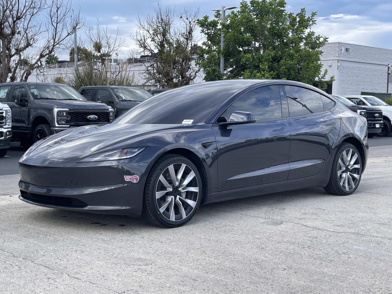 Used 2024 Tesla Model 3 Standard Range RWD image 4