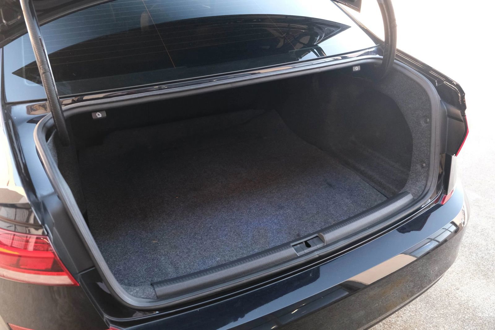 Used 2022 Volkswagen Passat 2.0T R-Line FWD image 18