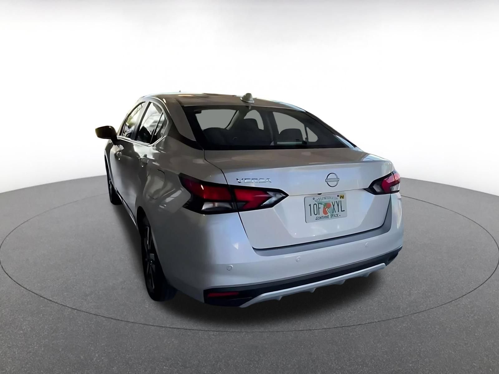 Used 2025 Nissan Versa SV FWD image 10