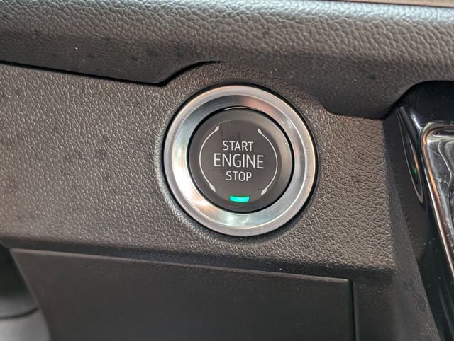 Used 2025 Chevrolet Traverse LT FWD image 31