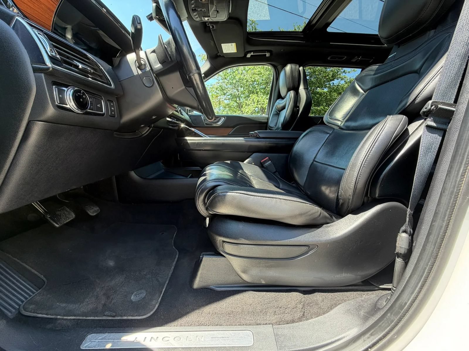 Used 2018 Lincoln Navigator Reserve w/ Technology Package AWD/4WD image 10
