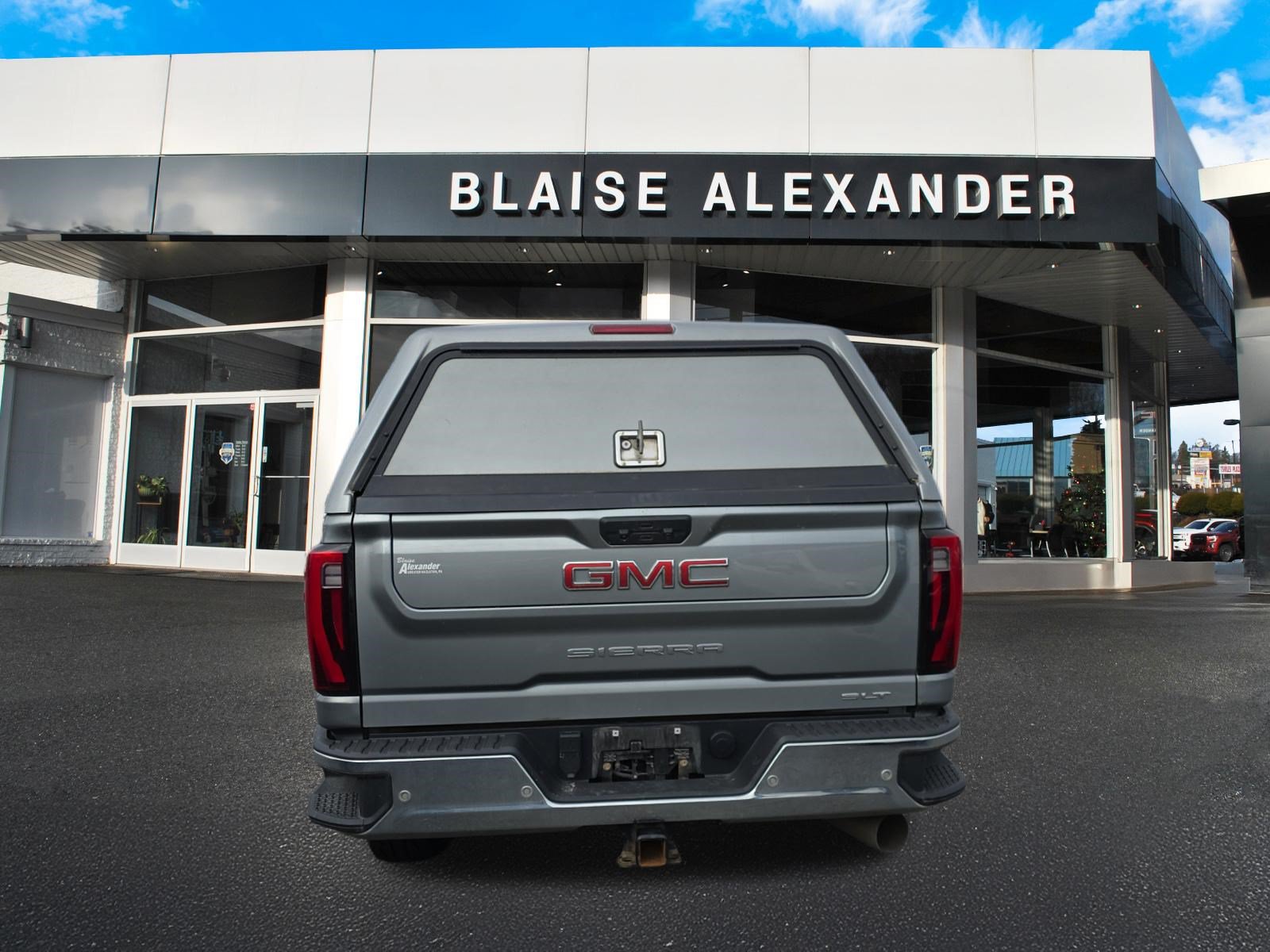 Used 2024 GMC Sierra 3500 SLT w/ SLT Premium Package AWD/4WD video 5
