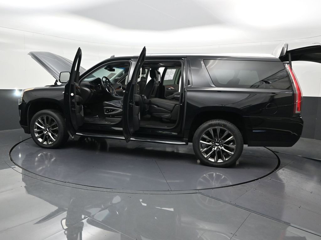 Used 2019 Cadillac Escalade ESV Luxury w/ Escalade Sport Edition image 35