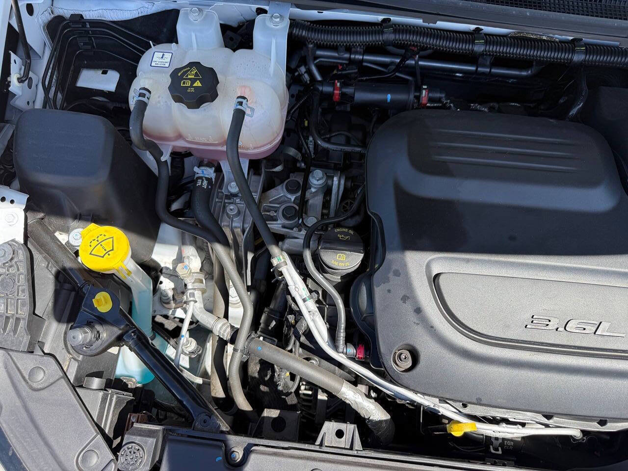Used 2024 Chrysler Pacifica Touring FWD image 10