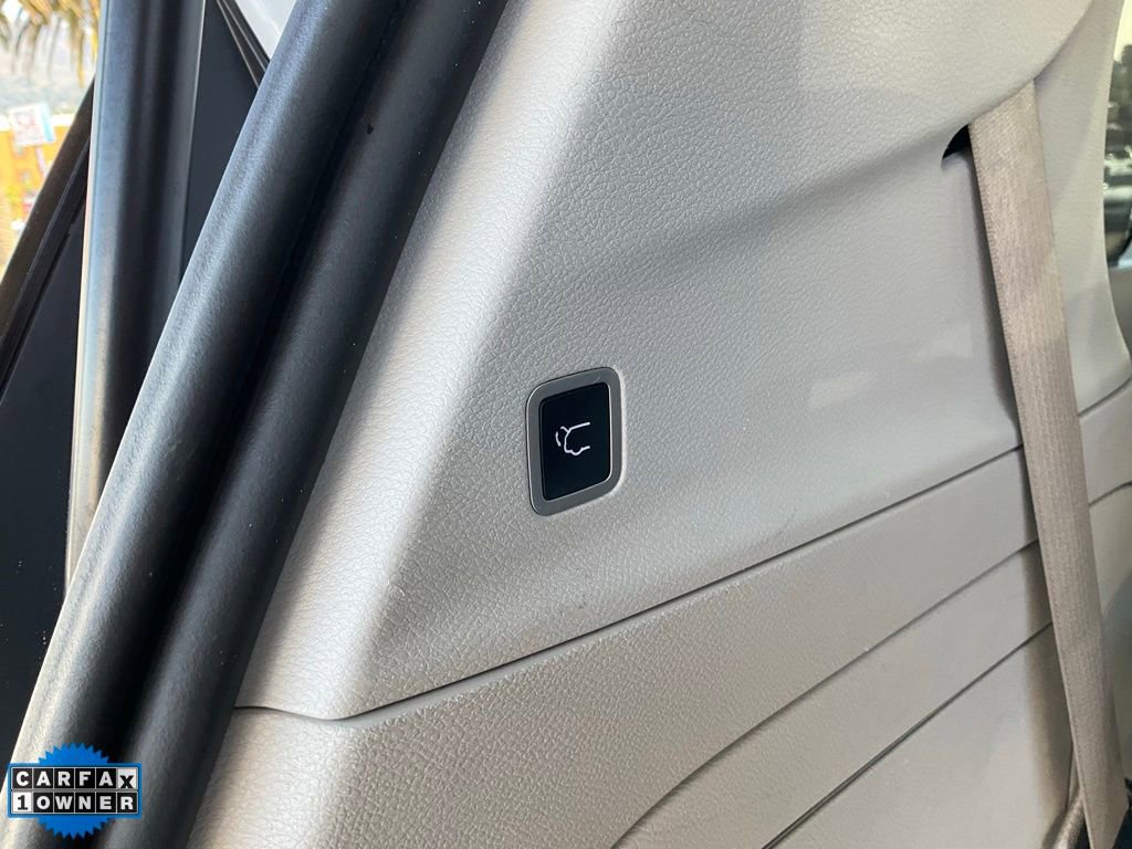 Used 2022 Chrysler Pacifica Limited w/ Uconnect Theater Family Group image 10